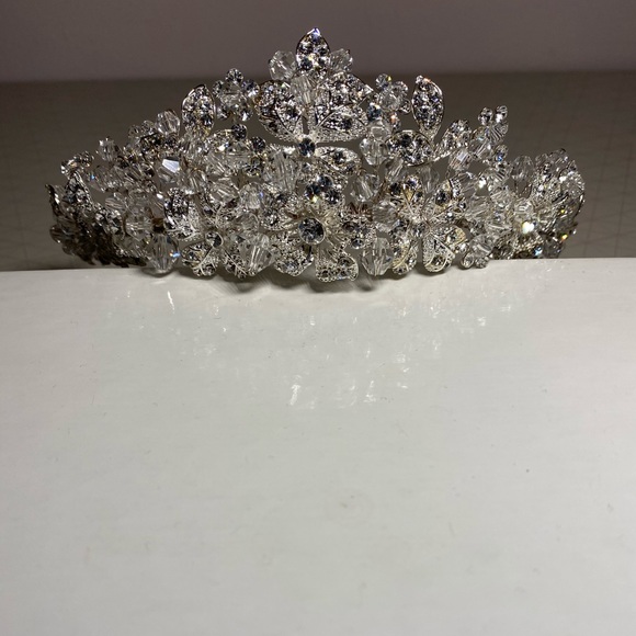 Bridal Crystal Tiara - Picture 6 of 12